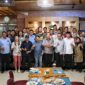 Kemitraan - Media Jateng bersama jajaran manajemen Fiesta dan Pengurus PWI Jateng melakukan foto bersama usai berbuka bersama , Jumat (7/3/2025). (ist/tya)