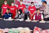 BARANG BUKTI - Polda Jateng Amankan para tersangka dan musnahkan barang bukti narkoba.(Ono)
