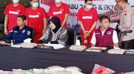 BARANG BUKTI - Polda Jateng Amankan para tersangka dan musnahkan barang bukti narkoba.(Ono)