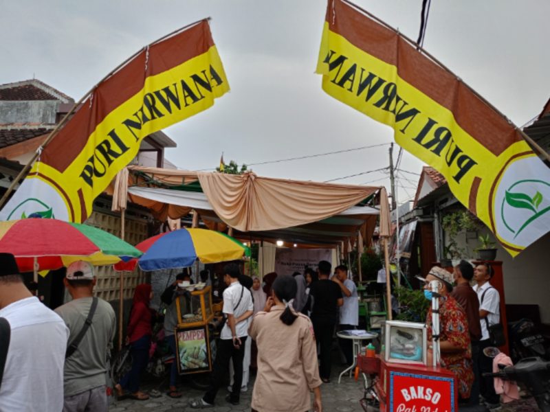 Ramai - Masyarakat perumahan Puri Nirwana Kaliwungu Kendal ramai- ramai mengunjungi acara buka bersama yang digelar PT HaqyBhakti Buana, Jumat (14/3/2025)