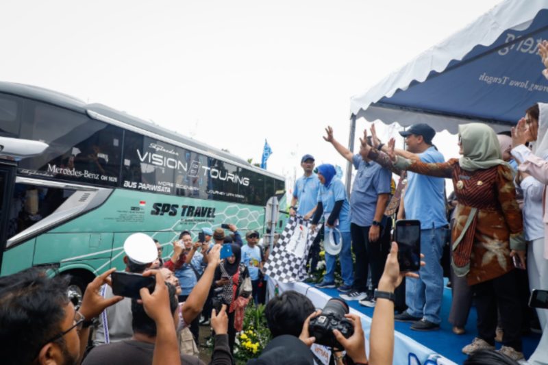 MUDIK GRATIS - Gubernur Jawa Tengah Ahmad Luthfi melepas 289 bus yang mengangkut ribuan pemudik dari Jabodetabek ke 35 kabupaten/kota di Jawa Tengah. (ist/tya(