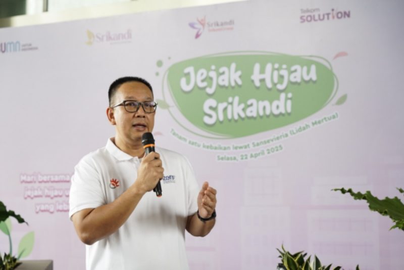 SVP Group Sustainability and Corporate Communication Telkom Ahmad Reza saat memperingati Hari Bumi 2025 (22/4). (Ist/Tya)