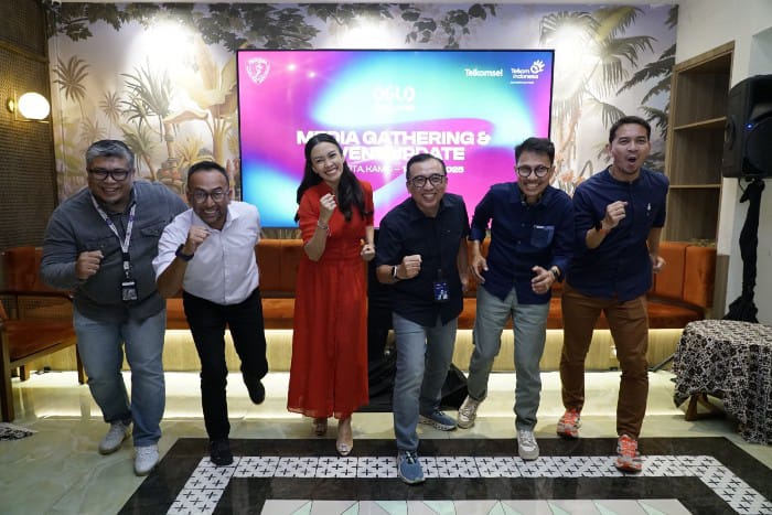 - DIGILAND- (Kiri ke Kanan) Ketua Pelaksana Digiland 2025, Averyadi Setiawan; VP Brand & Marketing Communication Telkomsel, Abdullah Fahmi; Penggiat Olahraga Lari, Melanie Putria; VP Corporate Communication Telkom, Andri Herawan Sasoko; Sekretaris Jenderal PB PASI, Tigor Tanjung; dan Penggiat Olahraga Lari, Luthfi Go. Foto : Dok.Telkom/metrojateng.id