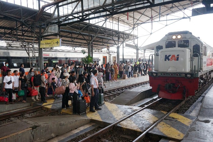 - PENUMPANG- Penumpang kereta api memadati stasiun - stasiun di wilayah KAI Daop 4 Semarang selama masa lebaran. Foto : Dok.Daop4/metrojateng.id
