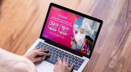 - TRI IBADAH- Tri Ibadah hadir untuk menyediakan koneksi jaringan yang kuat untuk kebutuhan layanan data seperti video call, panggilan telepon, hingga SMS, sehingga jamaah dapat tetap terhubung secara real-time dengan orang-orang terdekat. Foto : Dok.Humas/metrojateng.id