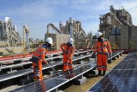 - PANEL SURYA- Fasilitas panel surya di area rooftop raw mill Tuban 1, Pabrik Tuban, Jawa Timur, sebagai upaya menerapkan prinsip pembangunan berkelanjutan untuk mencapai target dekarbonisasi. Foto : Dok.SIG/metrojateng.id