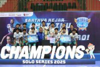 Juara PIALA by.U - Para juara turnamen Futsal Piala by.U tampak bahagia saat menerima hadiah atas kerja keras timnya . (Ist/Tya)