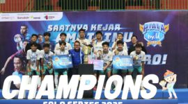Juara PIALA by.U - Para juara turnamen Futsal Piala by.U tampak bahagia saat menerima hadiah atas kerja keras timnya . (Ist/Tya)
