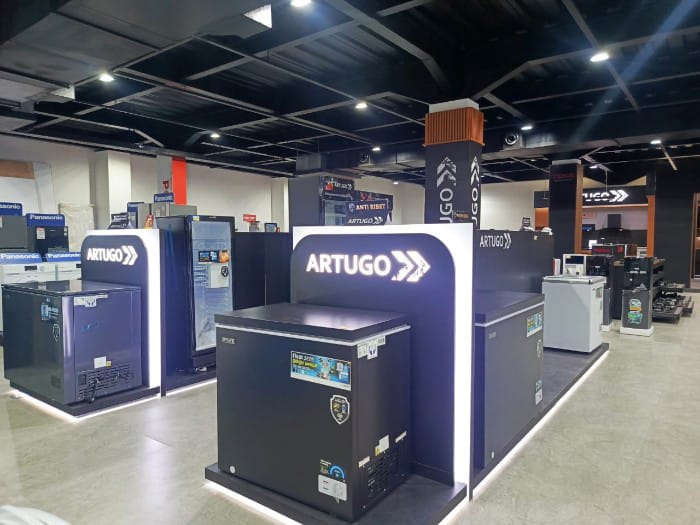 - ARTUGO - ARTUGO hadir di Depo Murah Pusat Elektronik di Kudus dengan koleksi yang lengkap dan display menarik. Foto : Dok.Humas/metrojateng.id