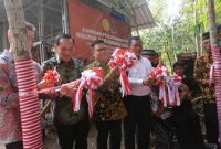 - KANDANG PETELUR MERAH PUTIH- Presdir Charoen Pokphand Indonesia Tbk, Dr (HC) Tjiu Thomas Effendy, meresmikan pengoperasian Kandang Petelur Merah Putih untuk Pemberdayaan Disabilitas di Gunungkidul Yogyakarta, Jumat (16/5/2025). Foto : Dok.Humas/metrojateng.id