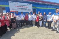 - MAMI SERA- Wakil Walikota Semarang, Iswar Aminudin, bersama Area Manager Corporate Communication dan CSR Pertamina Patra Niaga Regional Jawa Bagian Barat, Taufiq Kurniawan, Camat Tugu, Eko Padang, Lurah Mangunharjo, dan perwakilan MAMI SERA, meresmikan Pondok MAMI SERA, di Kelurahan Mangunharjo, Kecamatan Tugu, Kota Semarang, Minggu (25/5/2025). Foto : ist/metrojateng.id