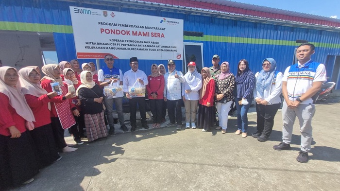 - MAMI SERA- Wakil Walikota Semarang, Iswar Aminudin, bersama Area Manager Corporate Communication dan CSR Pertamina Patra Niaga Regional Jawa Bagian Barat, Taufiq Kurniawan, Camat Tugu, Eko Padang, Lurah Mangunharjo, dan perwakilan MAMI SERA, meresmikan Pondok MAMI SERA, di Kelurahan Mangunharjo, Kecamatan Tugu, Kota Semarang, Minggu (25/5/2025). Foto : ist/metrojateng.id
