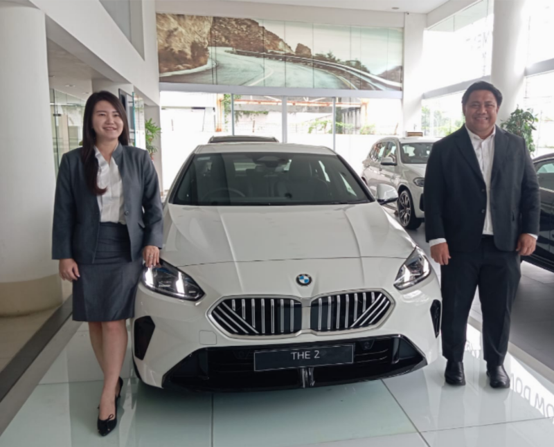 MELUNCUR - Ahmad Rifai, branch manager Semarang, saat peluncuran BMW X3 dan BMW seri 2 Gran Coupé, di dealer BMW Semarang. (tya)