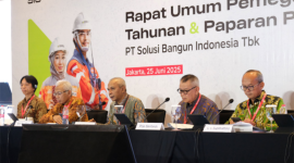 KINERJA POSITIF - Jajaran Direksi PT Solusi 
Bangun Indonesia yang 
dipimpin Direkrut Utama  Perseroan Asri Mukhtar melakukan Rapat Umum Pemegang Saham (RUPS) Tahunan , Rabu (25/6/2025). (ist/Tya)