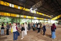 - NAPAK TILAS- PT Kereta Api Indonesia (Persero) Daerah Operasi 4 Semarang bersama komunitas pecinta kereta api Indonesian Railways Preservation Society (IRPS), Kereta Anak Bangsa (KAB), Komunitas Cerita Kudus Kota, dan Lelana Walking Tour melaksanakan kegiatan bertajuk Telusuri Jejak Kereta Api di Kudus pada Minggu, 22 Juni 2025. Foto : Dok.Daop4/metrojateng.id