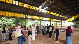 - NAPAK TILAS- PT Kereta Api Indonesia (Persero) Daerah Operasi 4 Semarang bersama komunitas pecinta kereta api Indonesian Railways Preservation Society (IRPS), Kereta Anak Bangsa (KAB), Komunitas Cerita Kudus Kota, dan Lelana Walking Tour melaksanakan kegiatan bertajuk Telusuri Jejak Kereta Api di Kudus pada Minggu, 22 Juni 2025. Foto : Dok.Daop4/metrojateng.id
