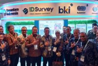 - JOINT CONVENTION- Direktur Utama PT Surveyor Indonesia, Sandry Pasambuna (kiri) bersama Sekretaris Jenderal Kementerian Energi dan Sumber Daya Mineral (ESDM), Dadan Kusdiana saat kunjungan di booth PTSI dalam kegiatan Joint Convention Semarang 2025, Selasa 1 Juli 2025. Foto : Dok.Humas/metrojateng.id