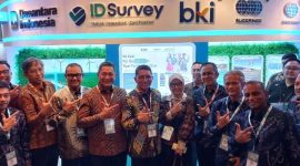 - JOINT CONVENTION- Direktur Utama PT Surveyor Indonesia, Sandry Pasambuna (kiri) bersama Sekretaris Jenderal Kementerian Energi dan Sumber Daya Mineral (ESDM), Dadan Kusdiana saat kunjungan di booth PTSI dalam kegiatan Joint Convention Semarang 2025, Selasa 1 Juli 2025. Foto : Dok.Humas/metrojateng.id