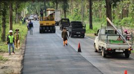 Progres perbaikan jalan di Jateng hingga Agustus 2025, hasilnya sudah mendekati 90 persen (89,9 persen). Atau sudah setara dengan 2.195 kilometer, dari total 2.440 kilometer jalan provinsi yang ada.
