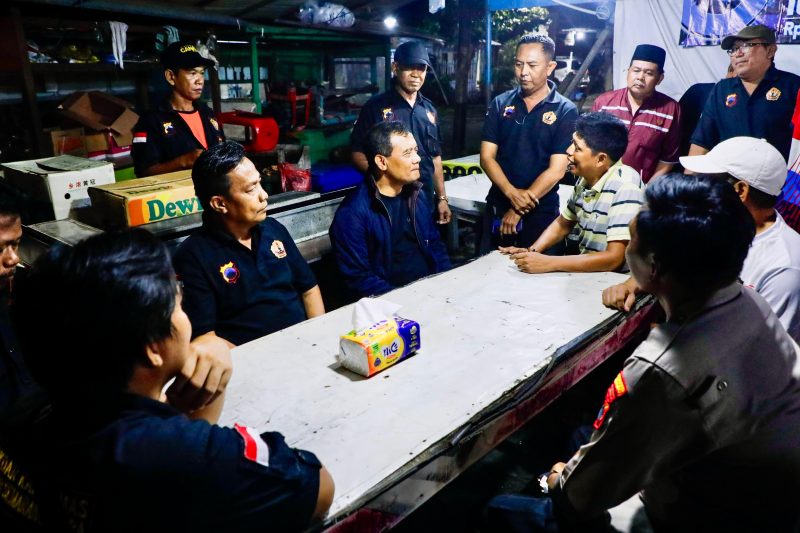 Gubernur Jawa Tengah Ahmad Luthfi turun langsung jagongan bareng warga di benerapa pos kamling di Kota Semarang, Kamis malam, 11 September 2025.