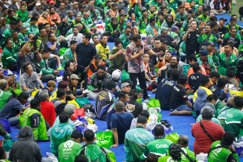 Gubernur Jawa Tengah, Ahmad Luthfi saat Sarasehan bersama Mitra Ojol dan ASK di GOR Jatidiri, Semarang, Jumat, 12 September 2025.