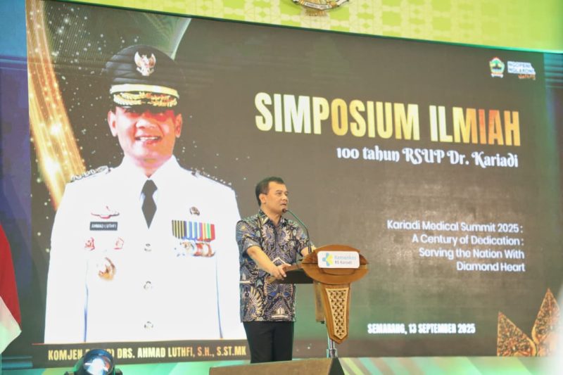 Gubernur Jawa Tengah Ahmad Luthfi saat menghadiri acara simposium ilmiah dalam rangka peringatan 100 tahun RSUP Dr Kariadi di PO Hotel, Kota Semarang, Sabtu, 13 September 2025.