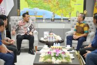 Sekretaris Umum Gabungan Industri Kendaraan Bermotor Indonesia (Gaikindo), Kukuh Kumara saat bertemu Gubernur Jateng, Ahmad Luthfi di Kantor Gubernur Jawa Tengah, Selasa, 16 September 2025.