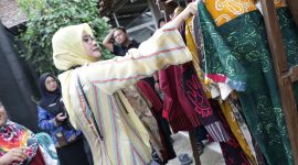 Nawal Arafah Yasin saat mengunjungi Rumah Inklusif yang berlokasi di Kampung Panggel, Desa Kembaran, Kecamatan Kebumen, Selasa (16/9/2025).