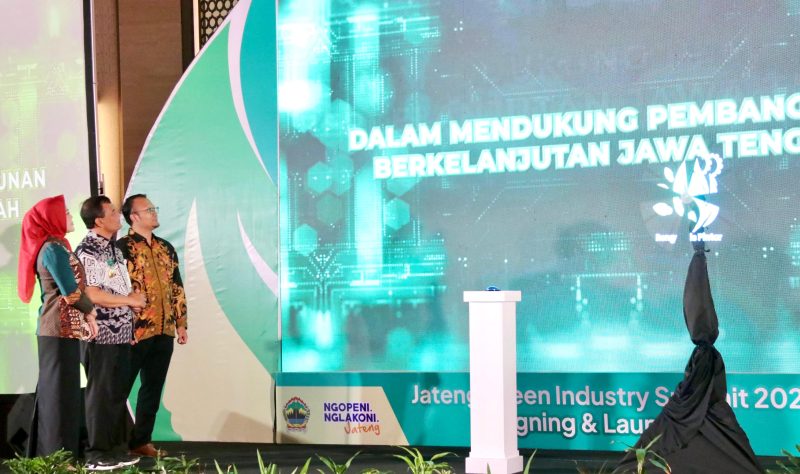 Gubernur Jawa Tengah Ahmad Luthfi meresmikan Program Rengganis Pintar (Revitalisasi Green Industry sebagai Strategi Peningkatan Ekspor) dalam acara Jawa Tengah Green Industry 2025 di North Ballroom, Gumaya Tower Hotel, Kamis 18 September 2025.