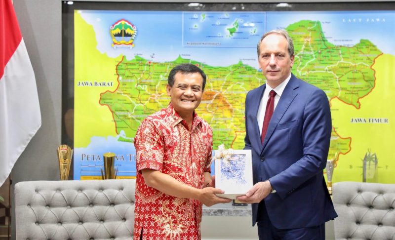 Duta Besar Prancis untuk Indonesia, Fabien Penone saat bertemu Gubernur Jawa Tengah Ahmad Luthfi, di kantor Gubernur, Kota Semarang, Kamis 25 September 2025.