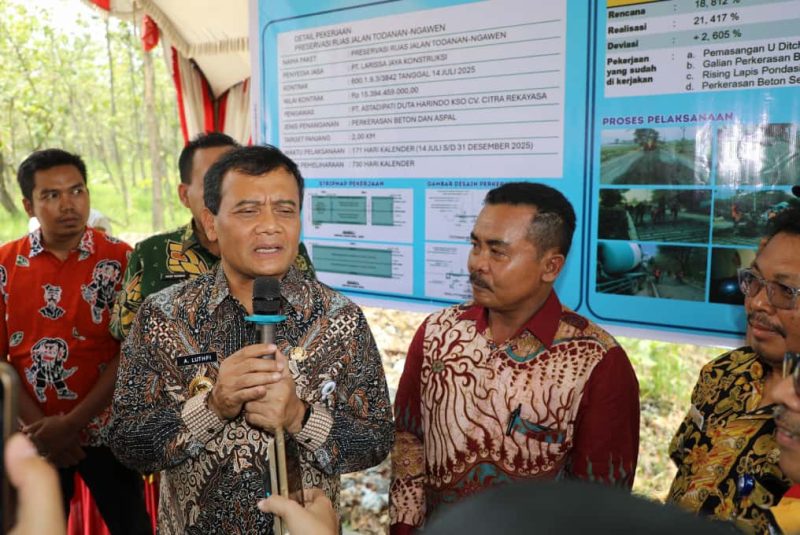 Gubernur Jawa Tengah Ahmad Luthfi meninjau langsung perbaikan (preservasi) ruas Jalan Todanan–Ngawen, Kabupaten Blora, pada Jumat, 26 September 2025.