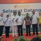 Gubernur Jawa Tengah, Ahmad Luthfi, Direktur PT Industri Jamu dan Farmasi Sido Muncul Tbk, Irwan Hidayat, Bupati Semarang, Ngesti Nugraha, beserta jajaran forkopimda berfoto bersama saat berkunjung ke Pabrik Sido Muncul di Bergas, Kabupaten Semarang, Rabu (10/9/2025). Foto : ist/metrojateng.id