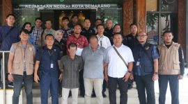 TERSANGKA - Tiga tersangka pelaku penggelapan pajak dilimpahka oleh DJP Jateng 1 ke Kejari Semarang.untuk dilanjutkan ketahap penuntutan. (Ist)