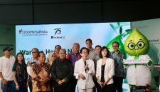RESMI MELUNCUR - Direktur Utama PT Industri Jamu dan Farmasi Sido Muncul Tbk DR (HC) Irwan Hidayat dan jajaran direksi lainnya meluncurkan “Sido HerbalPedia”, sebuah portal digital yang dirancang sebagai pusat informasi herbal dan kesehatan yang komprehensif, mudah diakses, dan berbasis ilmiah. (ist)