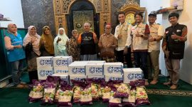 BERBAGI CAHAYA -  PLN bersama Yayasan Baitul Maal PLN tidak hanya menyalurkan bantuan, tetapi juga mengajak seluruh elemen masyarakat untuk ikut menyalakan kepedulian. (ist/redmetrojateng)