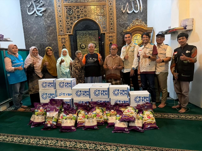 BERBAGI CAHAYA -  PLN bersama Yayasan Baitul Maal PLN tidak hanya menyalurkan bantuan, tetapi juga mengajak seluruh elemen masyarakat untuk ikut menyalakan kepedulian. (ist/redmetrojateng)