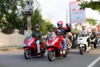 NGASAP - Sebanyak 30 ayah muda mengajak 
anaknya untuk 
menikmati waktu bersama dalam kegiatan NGASAB “Ngaspal Sama Bapak” yang diadakan oleh Main Dealer Astra Motor Jateng pada Sabtu lalu (11/04/26) di Steel House Coffee Solo Baru. (ist/tya)