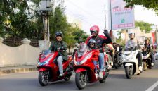 NGASAP - Sebanyak 30 ayah muda mengajak 
anaknya untuk 
menikmati waktu bersama dalam kegiatan NGASAB “Ngaspal Sama Bapak” yang diadakan oleh Main Dealer Astra Motor Jateng pada Sabtu lalu (11/04/26) di Steel House Coffee Solo Baru. (ist/tya)