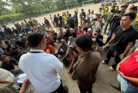 Perum BULOG memastikan hasil panen tebu petani Kabupaten Blora pada musim giling 2026 akan terserap sesuai harga pemerintah. Kepastian ini disampaikan langsung setelah Direktur Utama BULOG Ahmad Rizal Ramdhani berdialog dengan petani di PT Gendhis Multi Manis (GMM), Jumat (3/4). Foto : Dok.bulog/metrojateng.id