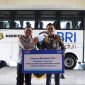 BANTUAN BRI- Regional CEO BRI Regional Office Semarang, Bernadi Kurniawan, secara simbolis menyerahkan bantuan bus pendidikan kepada Gubernur Akpol, Irjen Pol. Daniel Tahi Monang Silitonga, di kompleks Akpol Semarang, Kamis (9/4/2026). Foto : Dok.BRI/metrojateng.id