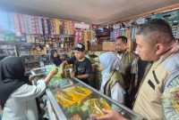 - SIDAK MINYAKITA- Perum BULOG bersama Dinas Perdagangan Provinsi Jawa Tengah dan Tim Satgas Pangan melakukan inspeksi mendadak ketersediaan Minyakita di Pasar Karangayu, Jumat (17/4/2026). Foto : ist/metrojateng.id