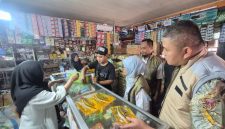 - SIDAK MINYAKITA- Perum BULOG bersama Dinas Perdagangan Provinsi Jawa Tengah dan Tim Satgas Pangan melakukan inspeksi mendadak ketersediaan Minyakita di Pasar Karangayu, Jumat (17/4/2026). Foto : ist/metrojateng.id