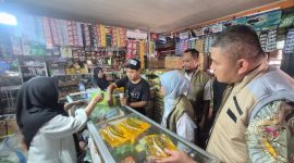 - SIDAK MINYAKITA- Perum BULOG bersama Dinas Perdagangan Provinsi Jawa Tengah dan Tim Satgas Pangan melakukan inspeksi mendadak ketersediaan Minyakita di Pasar Karangayu, Jumat (17/4/2026). Foto : ist/metrojateng.id