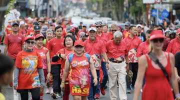 Ribuan Pelari Mancanegara Ramaikan Red Dress Run di Kota Magelang