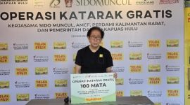 - BANTUAN SIDO MUNCUL- Direktur Utama PT Industri Jamu dan Farmasi Sido Muncul Tbk, Dr (H.C.) Irwan Hidayat, secara simbolis melalui daring menyerahkan bantuan senilai Rp150 juta kepada Direktur RSUD dr Achmad Diponegoro, Paulus Miki, S.Farm, Jumat (8/5/2026). Foto : ist/metrojateng.id