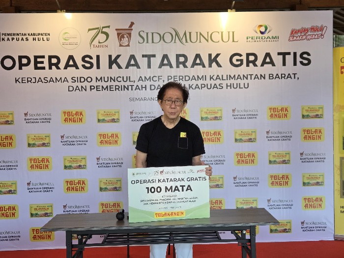 - BANTUAN SIDO MUNCUL- Direktur Utama PT Industri Jamu dan Farmasi Sido Muncul Tbk, Dr (H.C.) Irwan Hidayat, secara simbolis melalui daring menyerahkan bantuan senilai Rp150 juta kepada Direktur RSUD dr Achmad Diponegoro, Paulus Miki, S.Farm, Jumat (8/5/2026). Foto : ist/metrojateng.id