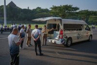 - BANTUAN AMBULANS – PT Bank Rakyat Indonesia (Persero) Tbk melalui program Tanggung Jawab Sosial dan Lingkungan (TJSL) menyerahkan bantuan satu unit ambulans kepada Kodam IV/Diponegoro di Semarang, Jumat (8/5/2026). Bantuan tersebut merupakan bentuk dukungan BRI terhadap pelayanan kesehatan dan kegiatan kemanusiaan. Foto : Dok.BRI/metrojateng.id