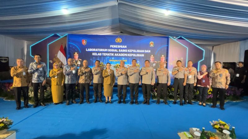 - SINERGI BRI & AKPOL – Wakapolri Komjen Pol. Prof. Dr. Dedi Prasetyo, S.H., M.Hum., M.Si., M.M. bersama Gubernur Akademi Kepolisian Irjen Pol. Daniel Tahi Monang Silitonga, Kepala Kelembagaan Kantor Pusat BRI M. Choliq Adi, Regional CEO Regional Office Semarang BRI Bernadi Kurniawan, Wali Kota Semarang Agustina Wilujeng Pramestuti, serta jajaran Akademi Kepolisian usai peresmian Laboratorium Social Sains Kepolisian di Akpol Semarang, Senin (6/7/2026). Foto : Dok.BRI/metrojateng.id