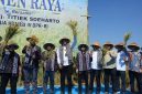 PANEN RAYA – Ketua Komisi IV DPR RI, Titiek Soeharto, bersama jajaran pemerintah, petani, dan pemangku kepentingan berfoto usai mengikuti kegiatan panen raya padi. Kegiatan ini menjadi bagian dari upaya memperkuat ketahanan pangan nasional sekaligus memberikan dukungan kepada para petani dalam meningkatkan produktivitas pertanian. Foto : Dok.Bulog/metrojateng.id