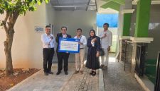 - BRI PEDULI TJSL- Branch Office Head (BOH) BRI Semarang Brigjen Sudiarto, Reza Setiaji, menyerahkan secara simbolis bantuan Program BRI Peduli TJSL berupa renovasi tempat wudhu dan toilet Musholla Tata Niaga kepada Dr. Garup Lambang Goro, S.T., M.T., Direktur Politeknik Negeri Semarang, Senin (20/7/2026). Renovasi tersebut diharapkan meningkatkan kenyamanan sivitas akademika dalam beribadah. Foto : Dok.BRI/metrojateng.id